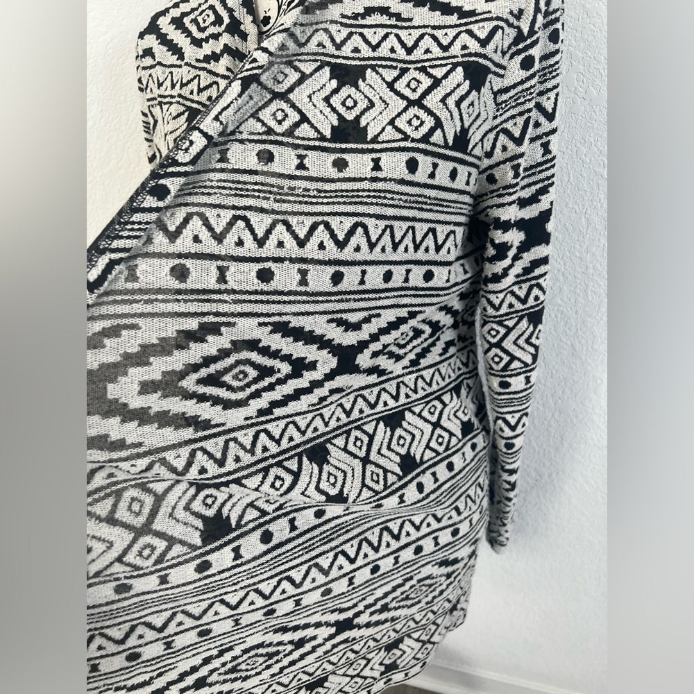 NWT American Eagle Black Cream Aztec Tribal Open Cardigan Boho Sweater - Picture 5 of 8